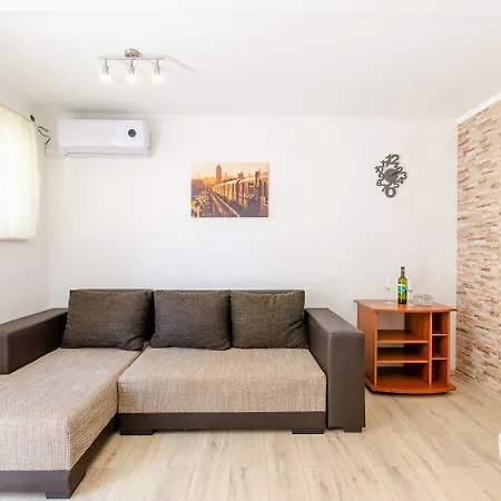 Apartamento Charmantes Nur 200 Meter Zum Sandstrand Mit Meerblick, Parkplatz, Klima Crikvenica