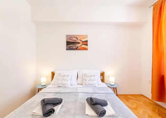 Charmantes Nur 200 Meter Zum Sandstrand Mit Meerblick, Parkplatz, Klima Apartmán *