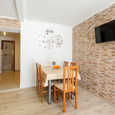 Apartment Charmantes Nur 200 Meter Zum Sandstrand Mit Meerblick, Parkplatz, Klima *