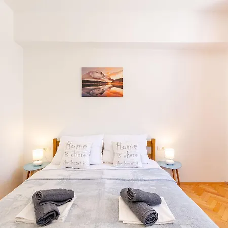 Charmantes Nur 200 Meter Zum Sandstrand Mit Meerblick, Parkplatz, Klima Apartment *