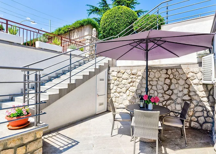 Apartment Charmantes Nur 200 Meter Zum Sandstrand Mit Meerblick, Parkplatz, Klima Crikvenica