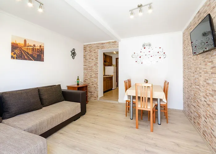 Charmantes Nur 200 Meter Zum Sandstrand Mit Meerblick, Parkplatz, Klima Crikvenica