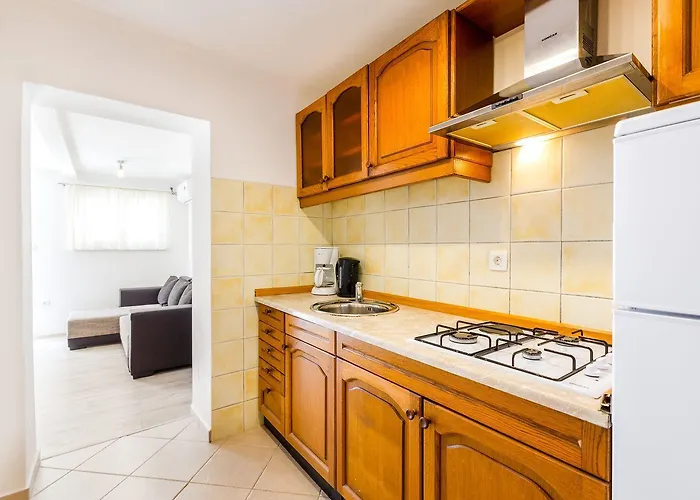 Charmantes Nur 200 Meter Zum Sandstrand Mit Meerblick, Parkplatz, Klima * Crikvenica