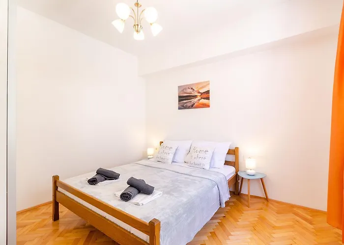 Charmantes Nur 200 Meter Zum Sandstrand Mit Meerblick, Parkplatz, Klima Apartment *