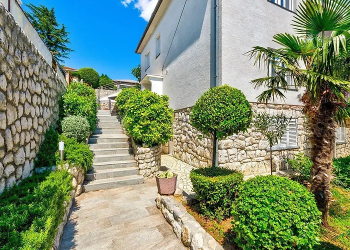 Charmantes Nur 200 Meter Zum Sandstrand Mit Meerblick, Parkplatz, Klima * Crikvenica