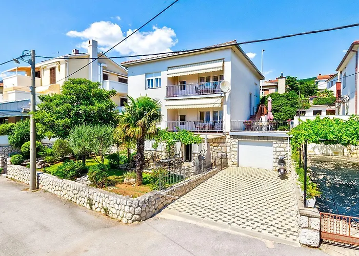 Charmantes Nur 200 Meter Zum Sandstrand Mit Meerblick, Parkplatz, Klima Crikvenica